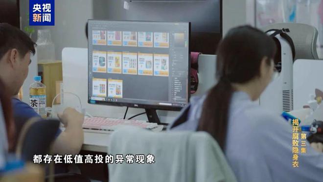 三甲醫(yī)院院長收取巨額回扣是一種嚴(yán)重的盈利行為，不僅損害了醫(yī)療行業(yè)的聲譽和公信力，也損害了患者的利益和社會公共利益。如果發(fā)現(xiàn)這種情況，應(yīng)該及時向相關(guān)部門舉報，以便進行調(diào)查和處理。，對于這種情況，我們應(yīng)該堅決予以打擊和懲處，同時也需要加強對醫(yī)療行業(yè)的監(jiān)管和制度建設(shè)，防止類似事件再次發(fā)生。此外，我們也需要加強對公眾的宣傳教育，提高大家對醫(yī)療行業(yè)的認(rèn)識和了解，增強大家對醫(yī)療行業(yè)的信任和支持。只有通過全社會的共同努力，才能夠建設(shè)一個更加公正、透明、健康的醫(yī)療環(huán)境。