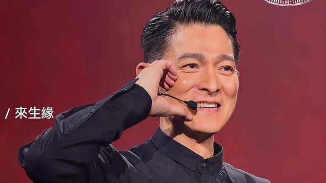劉德華是一位著名的香港演員和歌手，他在演藝圈有著廣泛的影響力。關(guān)于他手寫信報平安的說法，可能是指他通過手寫書信或便條的方式向他人傳達平安的消息。這種做法體現(xiàn)了他的真誠和對粉絲及身邊人的關(guān)心。，不過，關(guān)于劉德華手寫信報平安的具體事件或情境，可能需要更詳細(xì)的背景信息或上下文才能準(zhǔn)確了解。如果您對劉德華的某個具體事件感興趣，建議您通過官方渠道、媒體報道或相關(guān)人士來獲取更準(zhǔn)確和詳細(xì)的信息。