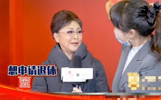 關(guān)于李谷一是否會(huì)再次缺席春晚，這是一個(gè)尚未確定的消息。，春晚是中國的重要文化事件，每年都會(huì)吸引眾多明星和藝人參與。然而，由于各種原因，包括個(gè)人安排、創(chuàng)作和演出壓力等，一些藝人可能無法參加。，李谷一是一位著名的歌唱藝術(shù)家，她曾經(jīng)多次參加春晚并演唱了許多經(jīng)典歌曲。然而，最近有關(guān)她健康狀況的傳聞可能影響到她參加春晚的決定。如果她因?yàn)榻】祷蚱渌驘o法參加，那么她可能會(huì)缺席今年的春晚。，不過，最終的節(jié)目單和參演藝人名單需要等到春晚官方公布才能確定。建議關(guān)注官方信息或相關(guān)媒體報(bào)道，以獲取最新消息。