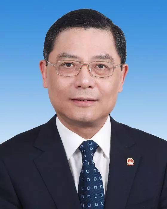 開除高奕奕黨籍是上海市委根據(jù)相關(guān)規(guī)定和程序作出的決定。中國(guó)共產(chǎn)黨對(duì)違紀(jì)黨員的處理是非常嚴(yán)肅和嚴(yán)格的，對(duì)于違紀(jì)行為，會(huì)依法依規(guī)進(jìn)行嚴(yán)肅處理。我們應(yīng)該尊重和維護(hù)黨的紀(jì)律和規(guī)定，遵守法律法規(guī)，共同維護(hù)社會(huì)的穩(wěn)定和和諧。
