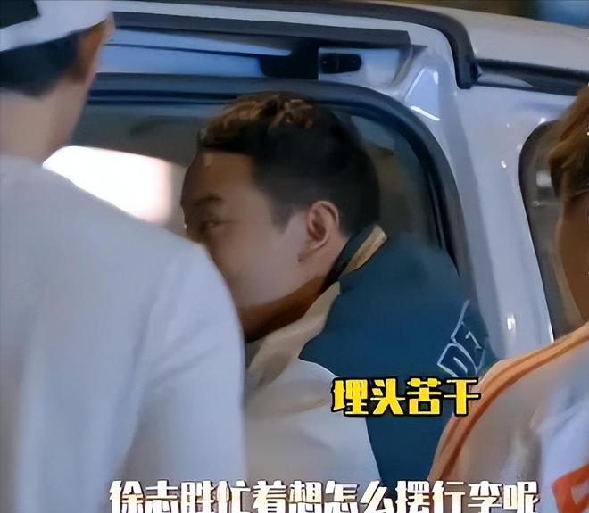關于黃子韜今晚直播送車的信息，我無法確定其真實性。，直播活動中的具體內(nèi)容和安排通常由主播或主辦方?jīng)Q定，并可能隨時更改。如果您對黃子韜的直播活動感興趣，建議您關注他的官方社交媒體賬號或直播平臺的頁面，以獲取最新的直播信息和具體的活動內(nèi)容。，請注意，參與直播活動時，請理性對待，謹慎參與任何涉及贈品或獎勵的活動，避免受到不必要的損失。