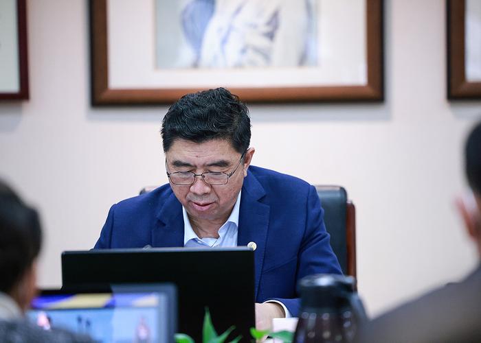 李全強被查是排球領域反腐的重要一環(huán)。作為排球運動管理中心原主任，他的行為涉及到腐敗問題，嚴重損害了體育事業(yè)的健康發(fā)展。對于他的調(diào)查，表明了有關部門對于反腐敗工作的決心和態(tài)度，也表明了對于體育領域腐敗問題的零容忍。只有通過深入調(diào)查和嚴肅處理，才能維護體育事業(yè)的公正和公平，推動體育事業(yè)的健康發(fā)展。同時，這也提醒廣大體育工作者要時刻保持清醒的頭腦，遵守職業(yè)道德和法律法規(guī)，為體育事業(yè)的健康發(fā)展貢獻自己的力量。，關于李全強被調(diào)查的具體情況和后續(xù)進展，建議等待有關部門的官方通報。