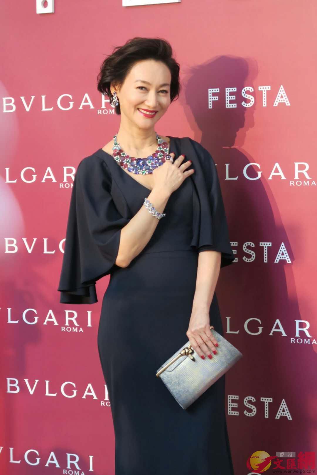 惠英紅是一位非常優(yōu)秀的演員，她在演藝圈有著豐富的經(jīng)驗(yàn)和出色的表現(xiàn)。她對(duì)于后輩的關(guān)心和照顧也備受人們的贊賞。，舒淇是一位備受關(guān)注的明星，她在演藝圈也有著很高的知名度和影響力。關(guān)于惠英紅讓舒淇保重身體的說法，可能是兩人在某些場(chǎng)合下的交流，或者是在公開場(chǎng)合的互相鼓勵(lì)和支持。無論是哪種情況，都體現(xiàn)了娛樂圈中的友愛和互助精神。，在此，我們也希望舒淇能夠注意身體健康，保持好的生活習(xí)慣和心態(tài)，為觀眾帶來更多優(yōu)秀的作品。