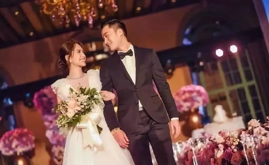 惠英紅是一位著名的香港女演員，以其出色的演技和豐富的表演經(jīng)驗(yàn)贏得了廣大觀眾的喜愛。至于您提到的cp婚禮見證人，似乎是在描述一種角色或經(jīng)歷，但并沒有明確的上下文信息。如果您是在說(shuō)您希望邀請(qǐng)惠英紅作為您所支持的熒幕CP（虛構(gòu)的情侶配對(duì)）婚禮的見證人，那只是一個(gè)美好的想象或愿望。如果您有其他關(guān)于惠英紅或其他真實(shí)人物的問(wèn)題，我會(huì)盡力回答。