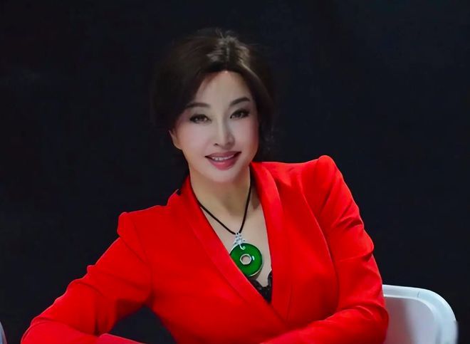 關(guān)于劉曉慶錄節(jié)目時(shí)是否中毒的問題，目前沒有確鑿的證據(jù)或官方聲明表明劉曉慶在錄制節(jié)目時(shí)中毒。因此，這種說法可能是不準(zhǔn)確的。，建議基于事實(shí)進(jìn)行報(bào)道和判斷，如果有關(guān)于劉曉慶健康狀況的確切消息，可以通過官方渠道或權(quán)威媒體獲取準(zhǔn)確的信息。同時(shí)，也應(yīng)該避免散布未經(jīng)證實(shí)的消息或謠言，尊重他人的隱私和健康。