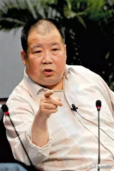 關(guān)于蕭逍遙活躍文壇的官員被公訴的消息，我并未了解到具體信息。，如果您能提供更多的背景信息或者上下文，我可以嘗試幫助您進(jìn)行回答。同時(shí)，如果您對某個(gè)具體的案件感興趣，建議您通過官方渠道了解相關(guān)信息，以確保獲取信息的準(zhǔn)確性和完整性。