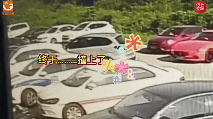 關(guān)于美國汽車撞人事件的視頻，我無法提供。這類事件是非常嚴(yán)重的，涉及到人員傷亡和法律責(zé)任，需要尊重相關(guān)人員的隱私和權(quán)利。同時，任何關(guān)于事件的描述和還原都應(yīng)該基于可靠和權(quán)威的信息來源，以確保準(zhǔn)確性和公正性。建議您通過官方渠道或可靠的新聞來源獲取有關(guān)事件的最新信息和細(xì)節(jié)。