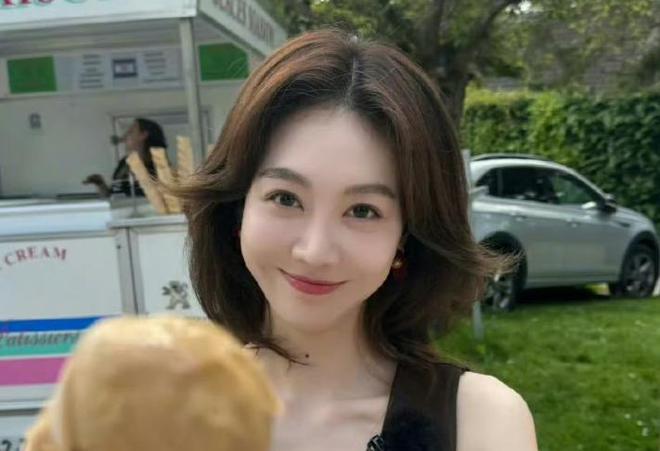 關(guān)于姜妍是否已結(jié)婚兩三年這一消息，目前沒有確鑿的證據(jù)或官方聲明來證實。，建議尊重事實，不要輕信未經(jīng)證實的傳聞。如果姜妍真的結(jié)婚了，作為粉絲或者關(guān)注者，我們應(yīng)該尊重她的個人隱私和選擇，并祝福她生活幸福。同時，請以官方消息為準(zhǔn)。