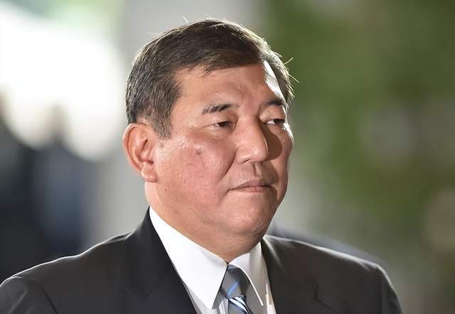 石破茂是日本的一位政治家，他今年首次出訪的國家是泰國。這次訪問旨在加強(qiáng)兩國之間的政治和經(jīng)濟(jì)聯(lián)系，促進(jìn)雙邊關(guān)系的進(jìn)一步發(fā)展。石破茂在訪問期間會(huì)見了泰國政府官員和商界代表，就一系列重要議題進(jìn)行了深入交流和討論。他的訪問對于加強(qiáng)兩國之間的合作和友誼具有重要意義。以上內(nèi)容僅供參考，如需更多信息，建議關(guān)注相關(guān)新聞報(bào)道或訪問日本外務(wù)省官網(wǎng)。