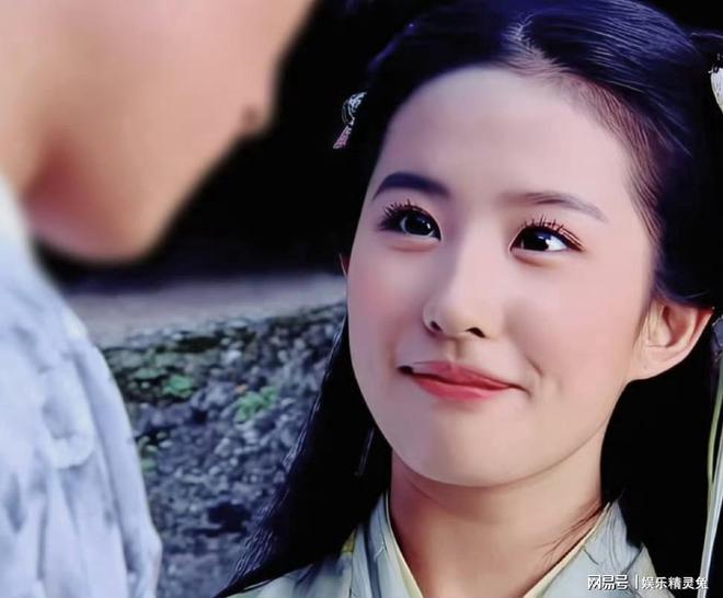 關(guān)于劉亦菲是否想去看冰封黃玫瑰，目前沒有確鑿的證據(jù)或官方消息表明她的個人意愿。因此，無法確定她是否想去觀看冰封黃玫瑰。，如果您對冰封黃玫瑰感興趣，可以嘗試尋找相關(guān)的資訊和圖片，或許可以親自去觀賞一下冰封黃玫瑰的美麗景色。同時，也可以關(guān)注明星相關(guān)的新聞報道和動態(tài)，了解他們的興趣和愛好。