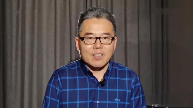 央視記者對于樊振東和陳夢的評價主要集中在他們所展現(xiàn)出的卓越實力和穩(wěn)定的表現(xiàn)上。，樊振東在乒乓球領(lǐng)域的實力得到了廣泛的認可，他的球技精湛，心理素質(zhì)出色，能夠在關(guān)鍵時刻頂住壓力，發(fā)揮出自己的水平。陳夢在乒乓球女子項目中也有著出色的表現(xiàn)，她的球技和比賽經(jīng)驗使她成為了中國乒乓球隊的重要一員。央視記者對于他們的評價中，多次提到他們在比賽中展現(xiàn)出的專業(yè)素養(yǎng)和出色的競技狀態(tài)。，總的來說，央視記者對于樊振東和陳夢的評價是正面的，他們贊賞這些運動員的才華和付出的努力，并期待他們在未來的比賽中繼續(xù)取得優(yōu)異的成績。