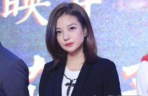 關(guān)于趙薇是否離婚的問(wèn)題，目前沒(méi)有明確的官方消息或公開(kāi)聲明。因此，無(wú)法確定趙薇是否離婚。，建議尊重個(gè)人隱私，以官方消息為準(zhǔn)。如果感興趣，可以關(guān)注趙薇的官方社交媒體賬號(hào)，或者關(guān)注相關(guān)媒體報(bào)道，以獲取最新動(dòng)態(tài)。