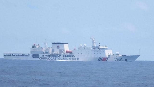 中國海警在黃巖島起飛艦載機并不是首次。，早在幾年前，中國海警就已經(jīng)在黃巖島設(shè)立常態(tài)化巡邏機制，并且多次起飛艦載機進行巡邏。這是為了維護黃巖島的主權(quán)和海洋權(quán)益，確保該區(qū)域的安全穩(wěn)定。需要注意的是，具體的首次起飛時間可能因不同的報道和來源而有所差異。，以上內(nèi)容僅供參考，如需更多信息，建議查閱相關(guān)報道或咨詢專業(yè)人士。