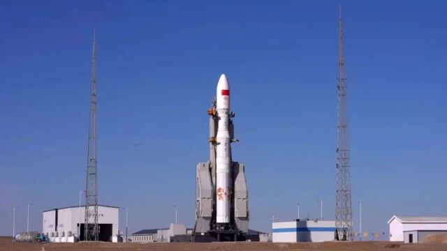 印度太空研究組織（ISRO）曾在2021年進(jìn)行了太空對接實驗火箭發(fā)射升空的任務(wù)。具體來說，印度成功發(fā)射了一枚運(yùn)載火箭，搭載了其首次太空對接實驗的任務(wù)。這次發(fā)射標(biāo)志著印度在太空探索領(lǐng)域取得了重要的里程碑進(jìn)展。這次發(fā)射的火箭搭載了多個有效載荷，包括對接機(jī)構(gòu)驗證器，用于驗證其太空對接技術(shù)的可行性。這次發(fā)射的成功不僅展示了印度太空研究組織的實力和技術(shù)水平，也為印度未來的太空探索和發(fā)展奠定了堅實的基礎(chǔ)?？傊?，印度的太空對接實驗火箭發(fā)射升空標(biāo)志著該國在航天領(lǐng)域的不斷發(fā)展和進(jìn)步。