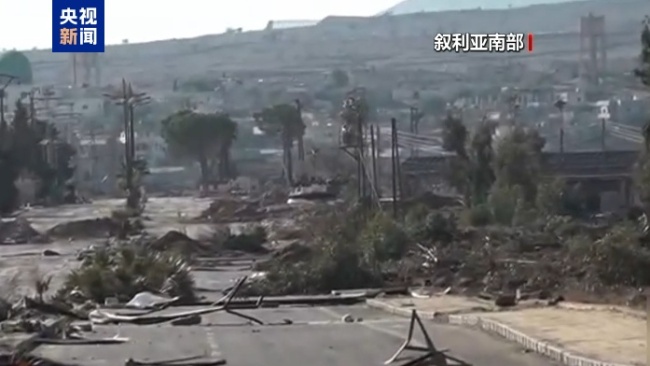 敘利亞南部地區(qū)抗議民眾遭軍方開槍一事引發(fā)廣泛關(guān)注。據(jù)敘利亞國(guó)家電視臺(tái)報(bào)道，敘利亞軍方證實(shí)向抗議民眾開槍一事屬實(shí)，但強(qiáng)調(diào)這是出于維護(hù)公共秩序和安全的目的。同時(shí)，敘利亞政府呼吁民眾保持冷靜，通過(guò)和平方式表達(dá)訴求。，軍事行動(dòng)和沖突往往帶來(lái)嚴(yán)重的后果和傷害，因此各方應(yīng)保持克制，避免采取可能加劇緊張局勢(shì)的行動(dòng)。同時(shí)，國(guó)際社會(huì)也應(yīng)通過(guò)對(duì)話和協(xié)商解決分歧和沖突，維護(hù)地區(qū)和世界的和平與穩(wěn)定。此外，對(duì)于此類事件，我們應(yīng)該尊重事實(shí)、保持公正，不傳播未經(jīng)證實(shí)的消息和不實(shí)言論。