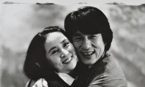 關(guān)于阿薩德妻子是否想離婚并離開俄羅斯的問題，目前沒有確鑿的證據(jù)或官方聲明來證實(shí)這一點(diǎn)。因此，克里姆林宮否認(rèn)了這一說法。，如果有關(guān)于此事的進(jìn)一步報(bào)道或官方聲明，建議查看可靠的新聞來源以獲取最新信息。