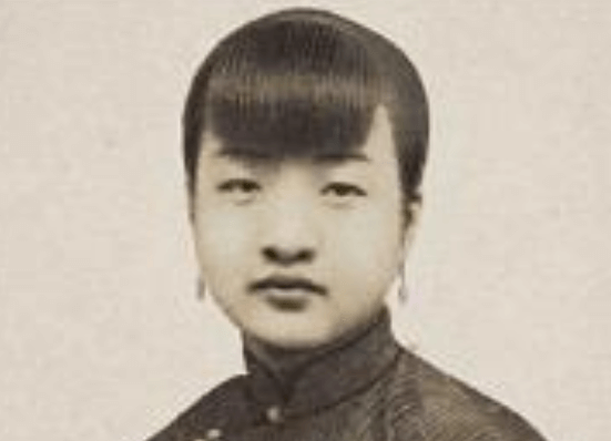 被家暴16次女子直播賺錢(qián)后幫同伴