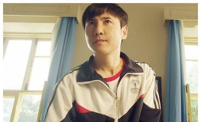 張藝興在一次演出中確實(shí)說過耳返出了問題。耳返是演出中非常重要的設(shè)備之一，它能夠幫助藝人在演唱時(shí)聽到自己的聲音和伴奏，從而確保演出的順利進(jìn)行。如果耳返出現(xiàn)問題，可能會(huì)導(dǎo)致藝人無法清晰地聽到音樂或自己的聲音，從而影響演出的效果。不過具體的情況可能因演出環(huán)境、設(shè)備狀況等因素而有所不同。建議查閱相關(guān)的新聞報(bào)道或視頻以獲取更多信息。