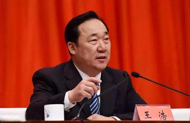 王浩已辭去了浙江省省長(zhǎng)職務(wù)。，王浩，男，漢族，1963年1月生，山東單縣人，省委黨校研究生學(xué)歷，工商管理碩士學(xué)位。現(xiàn)任江蘇省委常委、省委秘書(shū)長(zhǎng)兼省委辦公廳主任、省委全面深化改革委員會(huì)辦公室主任。其曾任浙江省省長(zhǎng)等職。辭去職務(wù)的具體時(shí)間及相關(guān)后續(xù)安排請(qǐng)以官方發(fā)布的消息為準(zhǔn)。