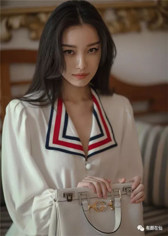 關于辛芷蕾、倪妮和高葉的合照，由于我無法實時獲取最新的圖片，因此無法提供具體的照片。，建議您通過搜索相關的娛樂新聞、社交媒體或官方賬號，以獲取最新的合照。同時，也請注意尊重他人的隱私和版權。