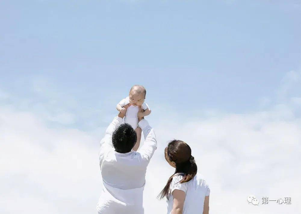 關(guān)于恩利是否曾反抗過(guò)父母的說(shuō)法，目前沒(méi)有找到確切的公開(kāi)信息或來(lái)源來(lái)證實(shí)這一點(diǎn)。，每個(gè)人都有自己的成長(zhǎng)經(jīng)歷和家庭環(huán)境，可能會(huì)在面對(duì)家庭矛盾或沖突時(shí)產(chǎn)生不同的反應(yīng)。但是，具體的情況需要尊重個(gè)人隱私和保密性，避免傳播未經(jīng)證實(shí)的消息或謠言。，如果恩利本人或其身邊的人公開(kāi)談?wù)撨^(guò)這個(gè)話(huà)題，我們應(yīng)該尊重他們的意愿和選擇，避免對(duì)當(dāng)事人造成不必要的困擾和傷害。同時(shí)，我們也應(yīng)該保持理性和客觀(guān)的態(tài)度，不輕易相信未經(jīng)證實(shí)的消息，避免對(duì)他人進(jìn)行無(wú)端的猜測(cè)和評(píng)判。