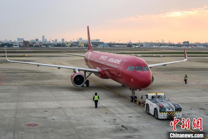 美國航空公司稱航班已恢復運行