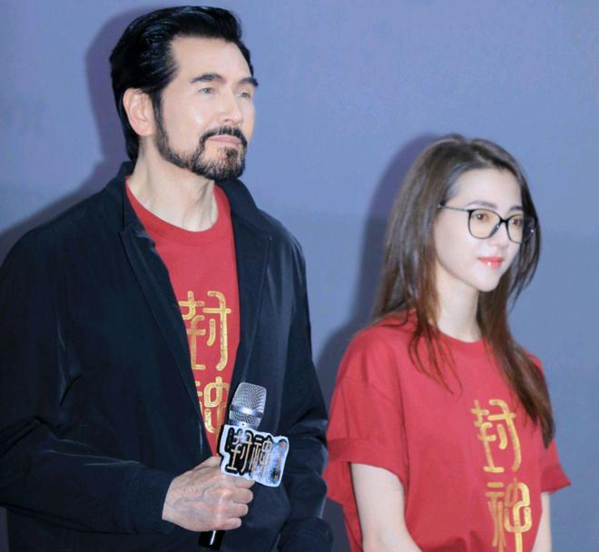費(fèi)翔喜劇《窗前明月，咣！》上映
