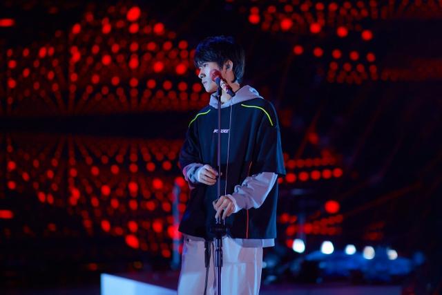 王俊凱薛之謙舞臺(tái)彩排