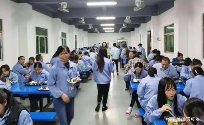 北大畢業(yè)生進(jìn)廠當(dāng)操作員