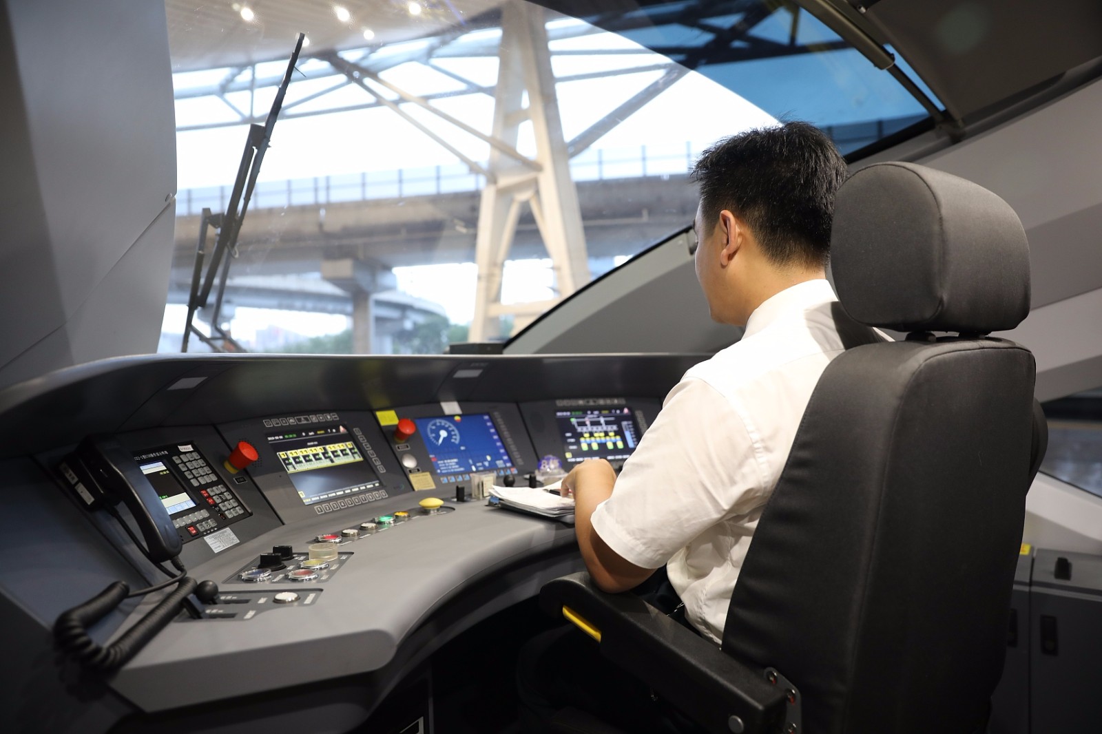 有了空中校車上學(xué)路3小時(shí)變30分鐘