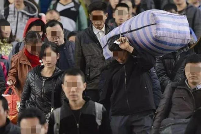 小伙過年回家被5個姑姑圍著催婚