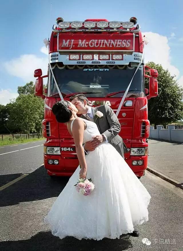 新人結(jié)婚 女方回禮嫁妝多到用貨車拉