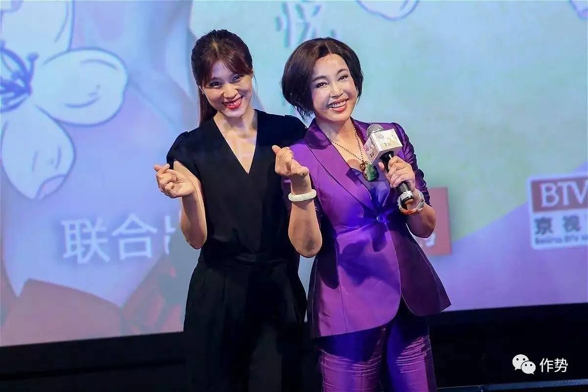74歲劉曉慶還在挑戰(zhàn)四千米跳傘