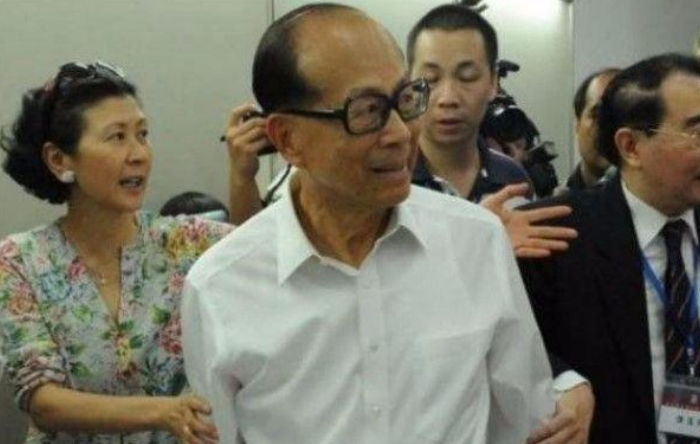 新澳門2025資料查詢表,男生被女友咬一口手后疼進醫(yī)院