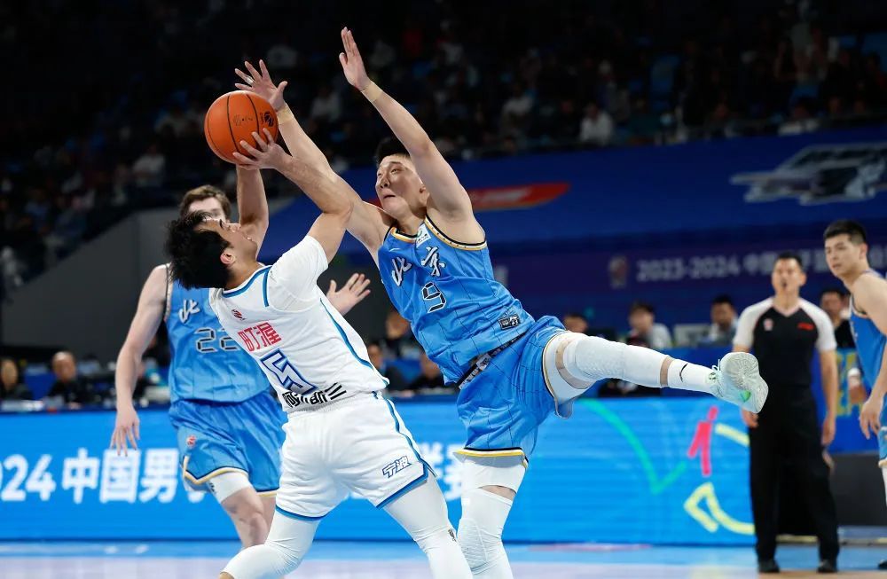 香港每期開獎結果今天,新疆男籃戰(zhàn)勝北京北汽