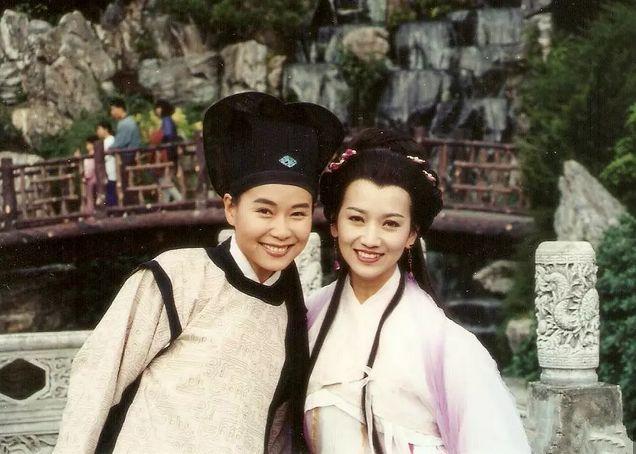 澳門(mén)龍門(mén)客棧解碼圖,葉童為趙雅芝撐傘