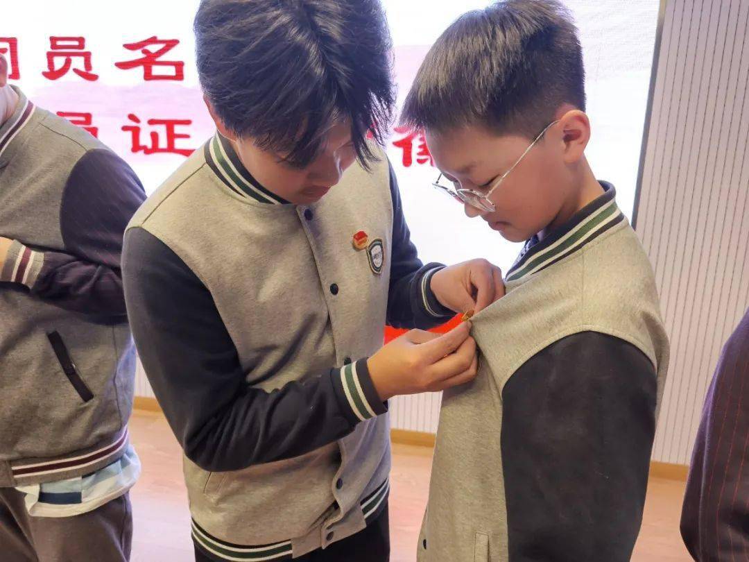 澳門(mén)管婆一肖一馬一中一特,時(shí)代少年團(tuán)乘坐的車輛遭人圍堵