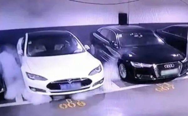 澳門6合開彩走勢圖網站,小鵬汽車起火致多車燒毀 車企回應