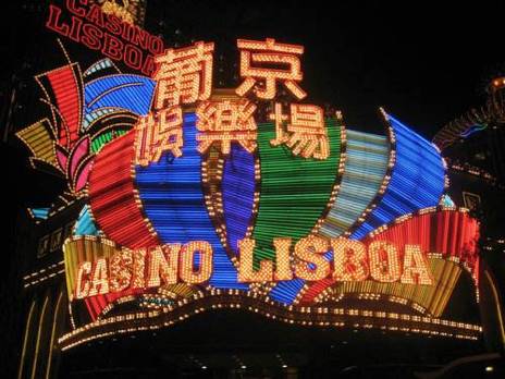 今天晚上新澳門六八百圖庫,“天下第一財神廟”凌晨擠滿游客