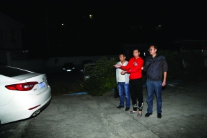 4449999火鳳凰論壇大全,金店突發(fā)"搶劫案" 警方150分鐘偵破