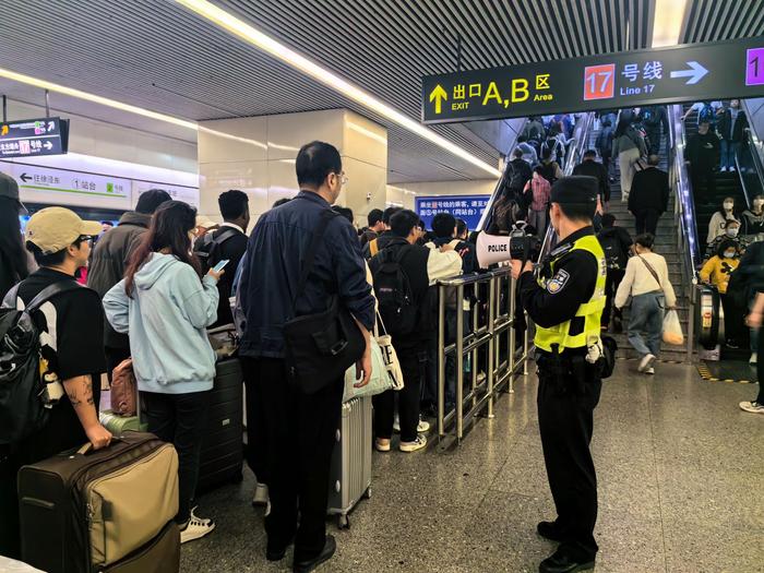 天天彩圖,返程高峰 20余萬輛車集中返滬