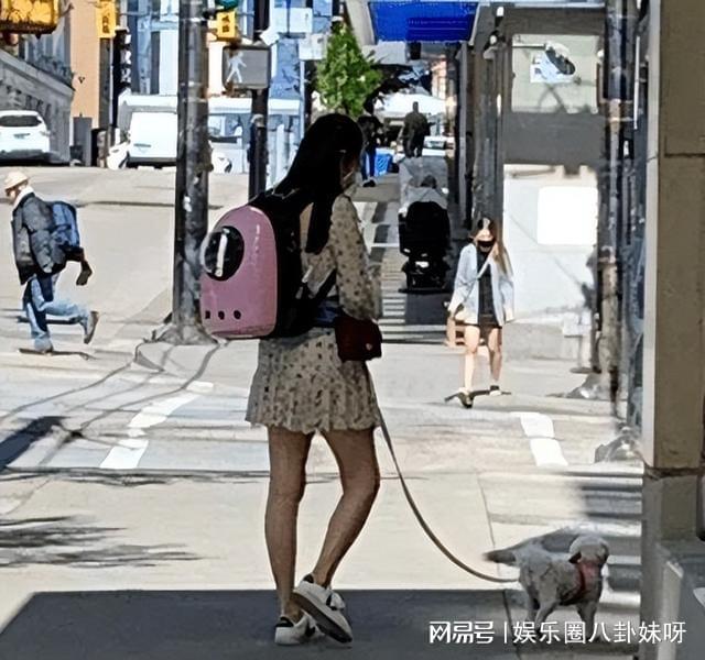 查澳門最快最精準(zhǔn)資料,58歲王祖賢現(xiàn)身寺廟打扮樸素