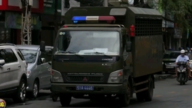 澳門最準(zhǔn)資料大全網(wǎng)站,車評(píng)人陳震倫敦街頭遇警察追擊男子