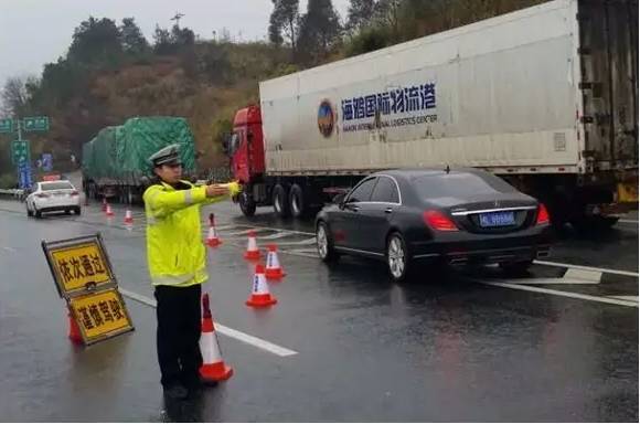 澳門特馬好資料2025,航拍多地高速堵車