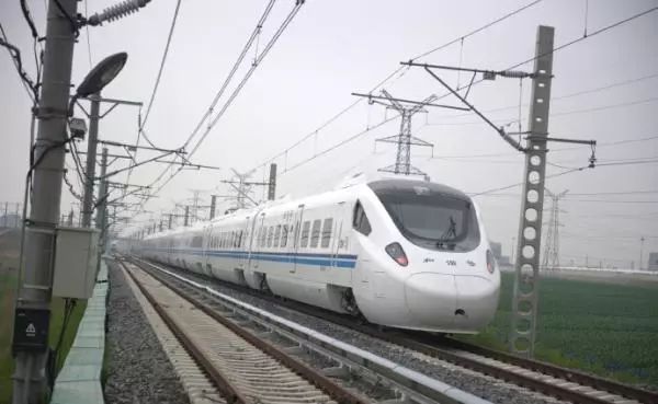 新澳門最新免費資料八百圖庫,坐火車如何快速找到充電口