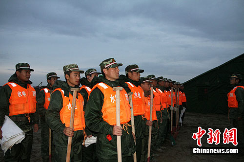 六會彩資料查看600圖庫,武警官兵攜大型救援設(shè)備馳援四川