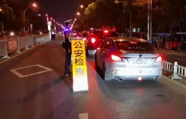 今晚一碼一肖100%準(zhǔn)確,深圳交警全天24小時(shí)查酒駕
