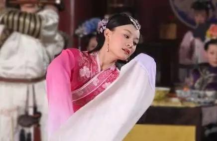 新奧燃?xì)夤ぷ鞯降自趺礃?美國男版“嬛嬛”跳驚鴻舞