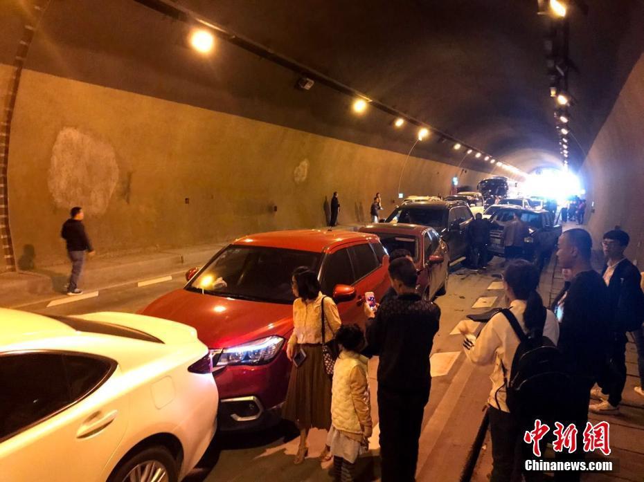 新奧正版免費(fèi)資料八百圖庫,湖南一隧道車禍致3死8傷？謠言