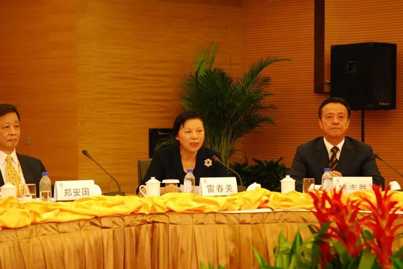 澳門王中王一肖一特一中2025,《時代》封面馬斯克坐在總統(tǒng)桌后面
